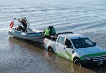 La emotiva despedida de la familia de uno de los pescadores que fue encontrado sin vida en el Río de la Plata