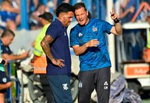 La historia del entrenador que descubrió a Marcos Senesi y construyó su camino junto a Marcelo Bielsa y Carlos Tevez