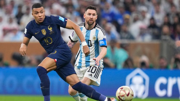 La tajante frase de Mbappé sobre el gran momento de Messi en el Mundial: por qué no está pendiente de sus goles