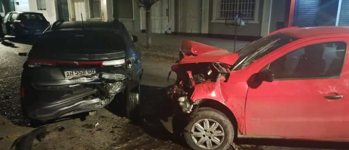 Le robaron el auto a un policía de Morón, escaparon en el vehículo y a las pocas cuadras chocaron