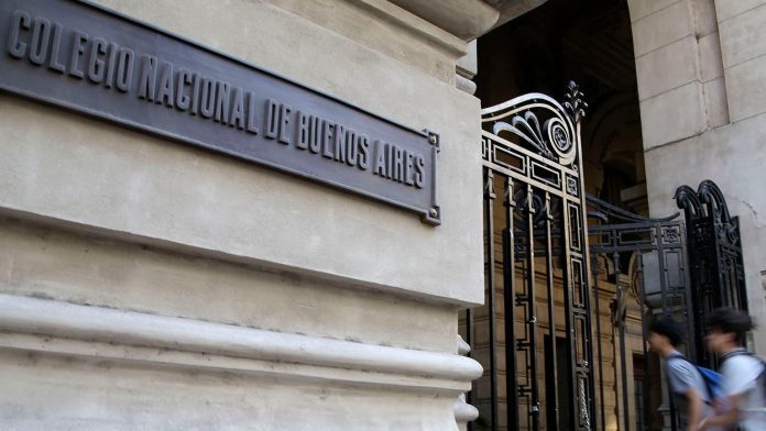 Los alumnos de los colegios secundarios de la UBA egresarán con varias materias aprobadas del CBC