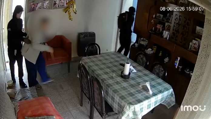 “¡No tengo ahorros!“: la pesadilla que vivió una jubilada con ladrones que entraron a robar en su casa