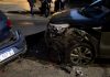 Perdió el control y chocó contra un auto estacionado en Liniers: hay un herido