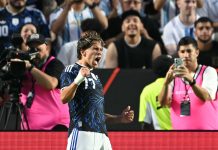 Tres toques de primera, asistencia de taco y definición precisa: el golazo de Giuliano Simeone en el triunfo de Argentina