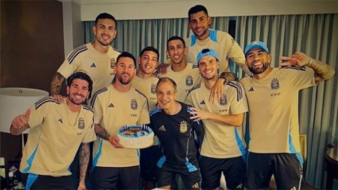 Un golpe de atrás, una pelea y una promesa: la historia detrás del primer cumpleaños que Messi pasó concentrado con la Selección