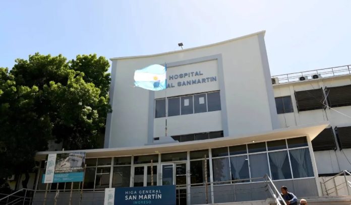 Un hombre fue apuñalado y apareció ensangrentado en la casa de su ex en La Plata