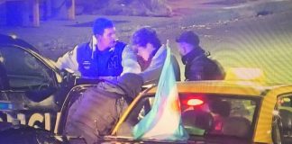 Un padre y su hijo adolescente fueron detenidos por robar un comercio en pleno centro de Mendoza