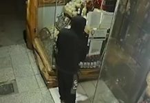 Violento robo en Mar del Plata: rompió la vidriera y se llevó comida y dinero de una fiambrería