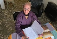 A los 90 años golpeó la puerta de un maestro rural con un sueño pendiente desde la infancia: aprender a leer y escribir