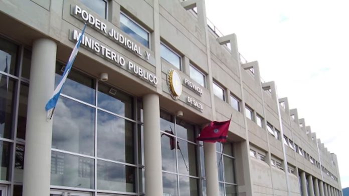 Abusó de su hija mientras cumplía arresto domiciliario durante la pandemia: lo condenaron a 15 años de prisión