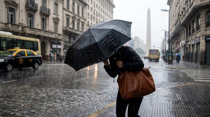 Alerta naranja por tormentas intensas y vientos: el pronóstico del tiempo para este fin de semana en el AMBA