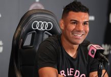 Casemiro dio un emotivo discurso tras firmar con Inter Miami y aseguró que pretende ayudar al “Dios del fútbol” Lionel Messi a ganar más títulos