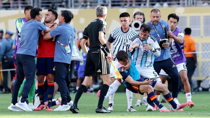 Cuáles son las sanciones que podría imponer la FIFA en la investigación que abrió sobre Paredes, Almada, Molina y la AFA
