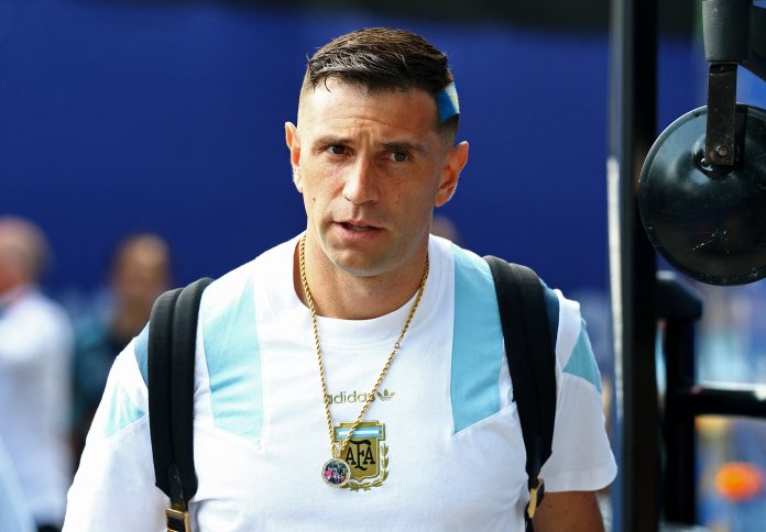 Dibu Martínez cambió su look para el decisivo partido del Mundial contra Cabo Verde: el recuerdo sobre Qatar que causó furor