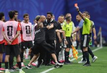 El ataque de ira de un ayudante de Egipto contra Lionel Messi: intentó increparlo de forma violenta y recibió la tarjeta roja
