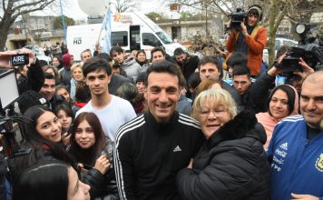 El tierno mensaje que la familia de Lionel Scaloni pegó en la puerta de su casa en Pujato