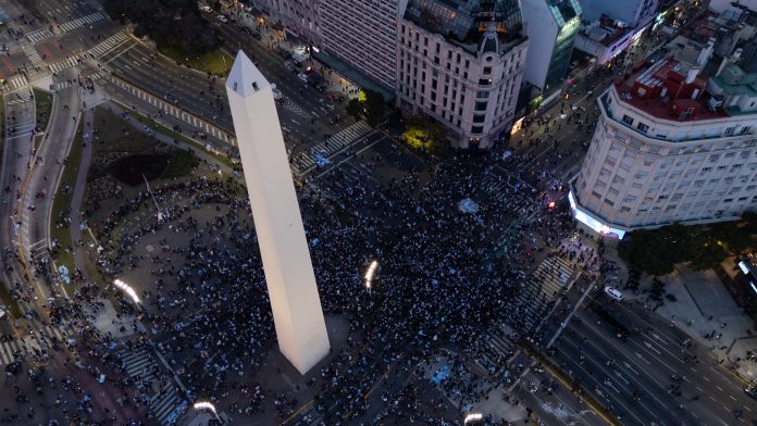 En medio de los festejos por el triunfo de Argentina, hubo incidentes y detenidos en el Obelisco