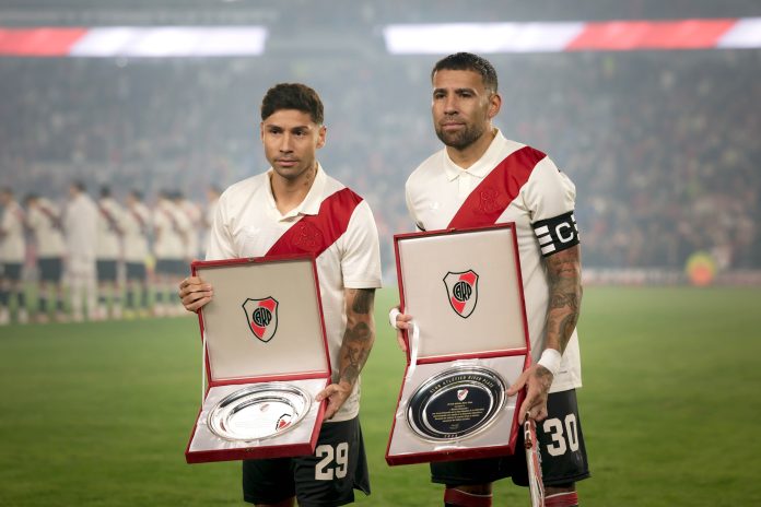 La ovación del público de River Plate a Nicolás Otamendi en su debut como capitán