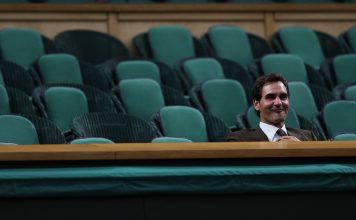 La solitaria imagen de Roger Federer en las tribunas de Wimbledon durante un partido que recorre el mundo