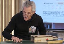 Tiene 74 años, empezó a practicar fingerboard en la pandemia y hoy es una de las figuras más queridas de la disciplina