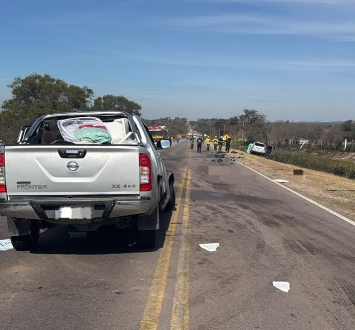 Trágico choque frontal en Córdoba entre una camioneta y un auto: un hombre y una menor de edad murieron