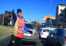 Violento intento de robo en La Matanza: le apuntó con un arma a una mujer que detuvo su auto en un semáforo