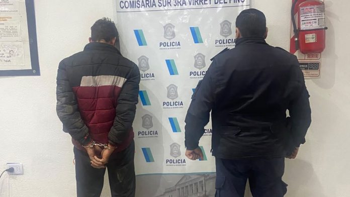 Violento robo a un kiosco en Virrey del Pino: golpearon a la empleada y vecinos capturaron a uno de los delincuentes