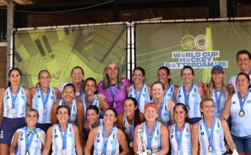 La selección argentina +50 de hockey se consagró bicampeona mundial tras vencer a Inglaterra con una leyenda de Las Leonas