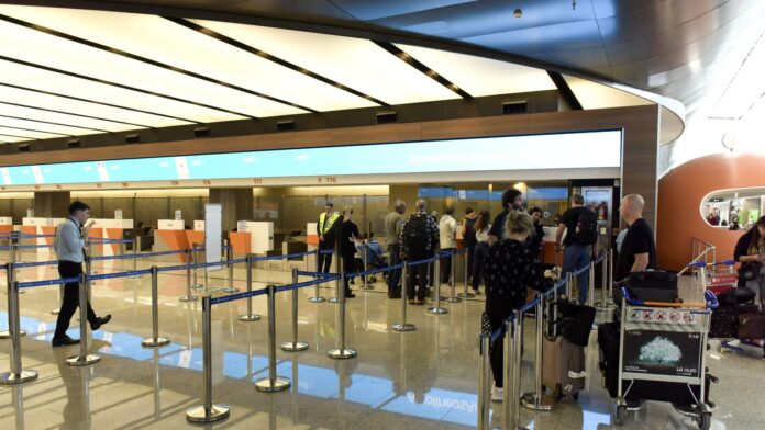 El Gobierno intimó a garantizar el 75% de los servicios tras el anuncio de paros en aeropuertos de todo el país